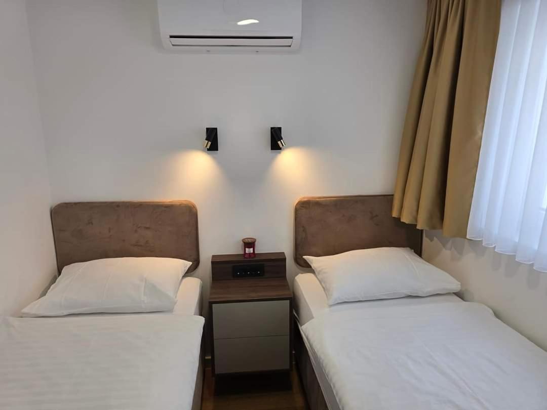 Osijek Luxury Center - Self Check In, Free Private Parking, Ulica Ivana Gundulica 82 Lägenhet Exteriör bild