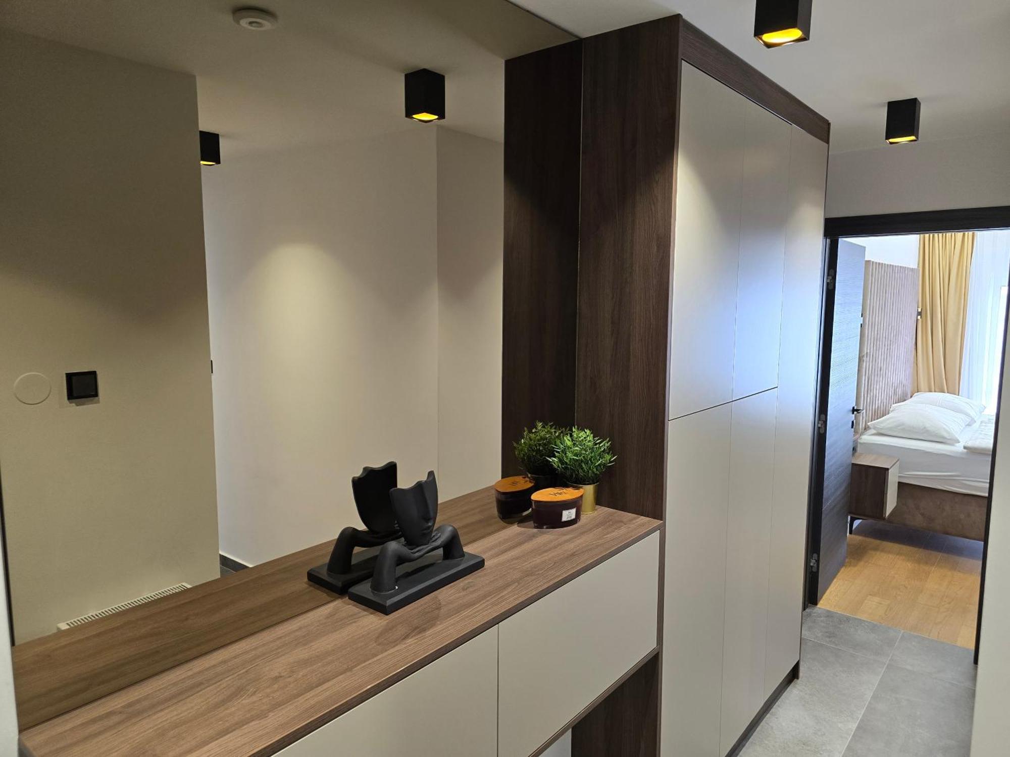 Osijek Luxury Center - Self Check In, Free Private Parking, Ulica Ivana Gundulica 82 Lägenhet Exteriör bild