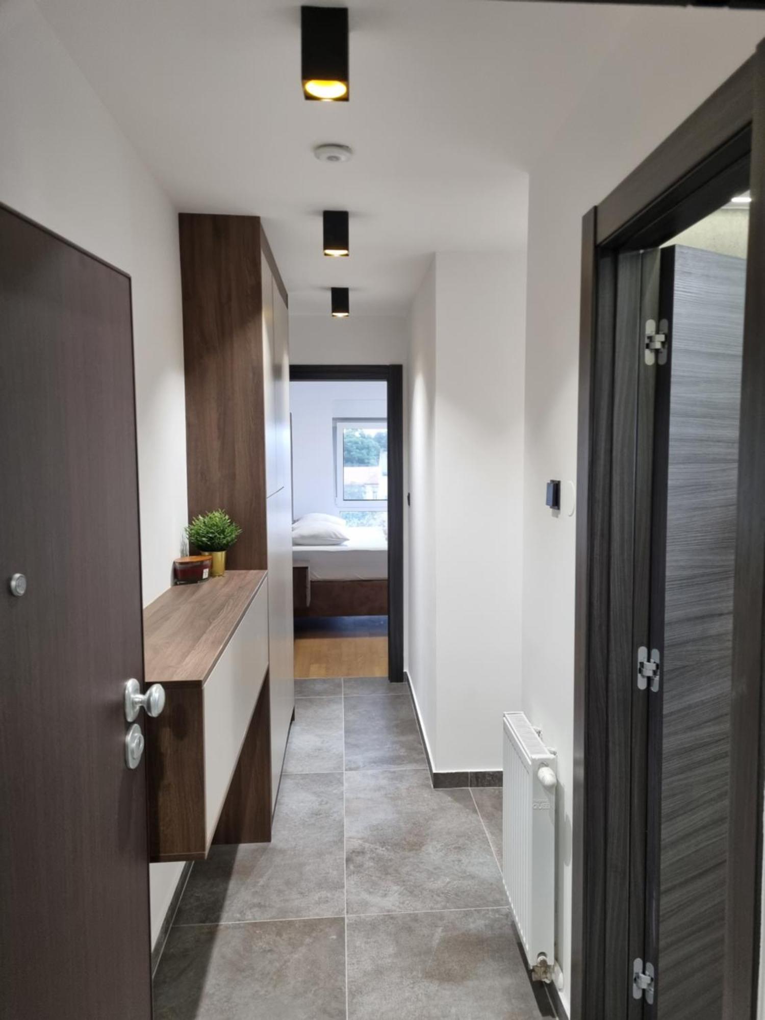 Osijek Luxury Center - Self Check In, Free Private Parking, Ulica Ivana Gundulica 82 Lägenhet Exteriör bild